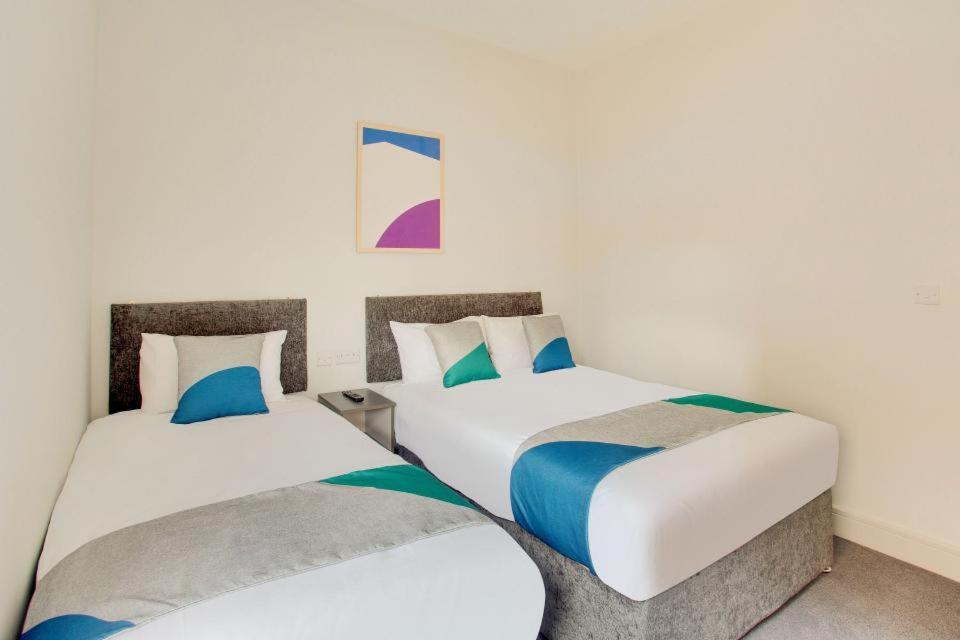 Civic Hotel Hounslow Room photo